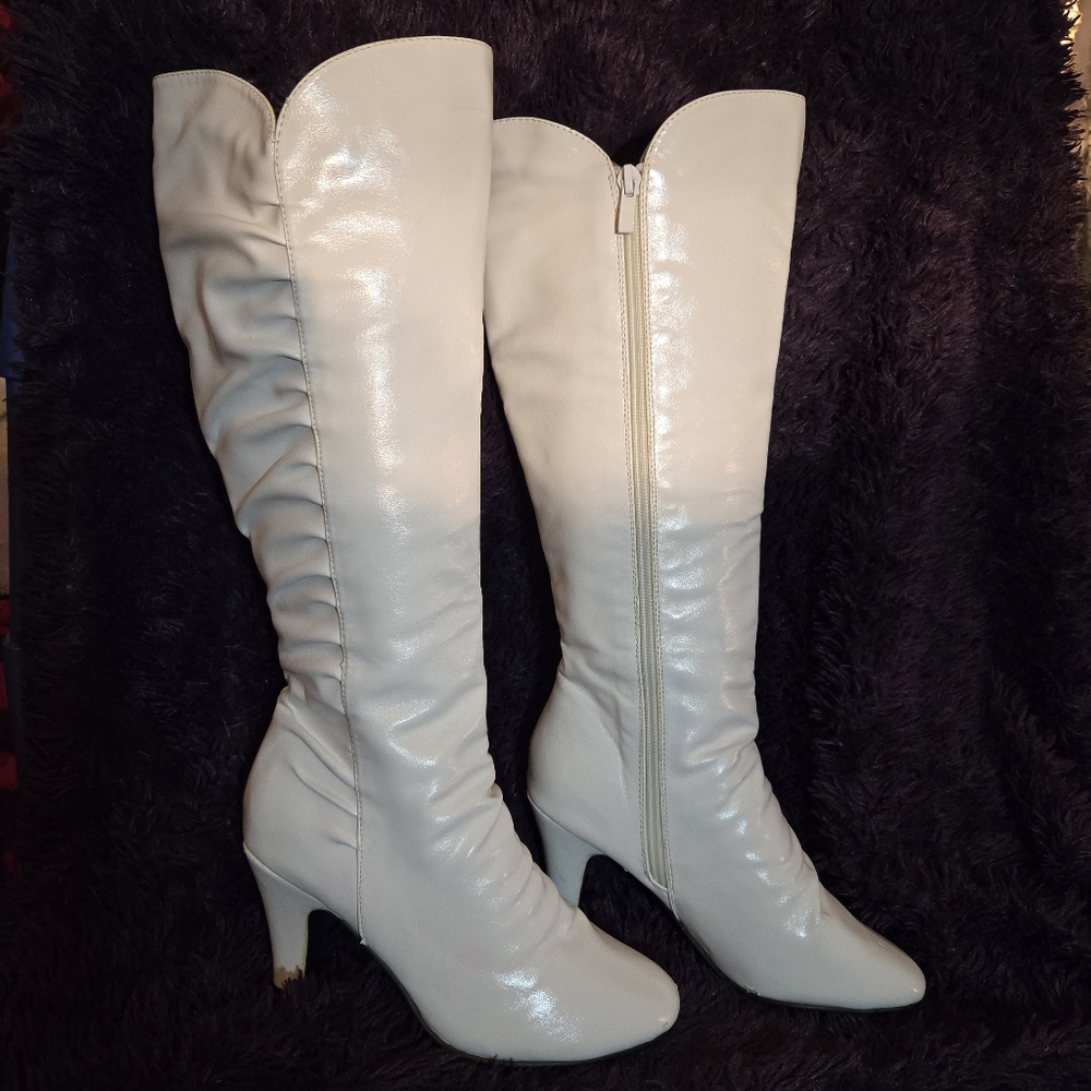 VINTAGE KNEE BOSTON DESIGN STUDIO WHITE BOOTS, SZ. 6M